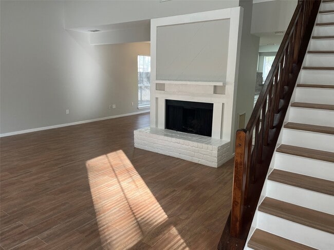 Building Photo - 65 Yewleaf Rd