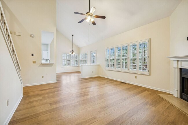 Building Photo - Discover exceptional convenience and comfort