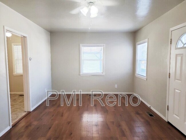 Building Photo - 321 Fodrin Wy