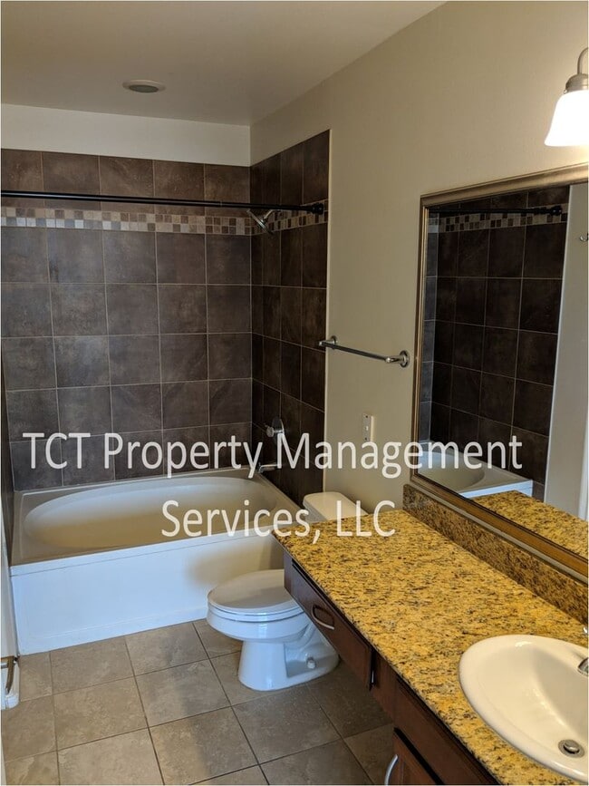 Building Photo - 2 bed/2bath Nestled in the Gated community of Villa Real/Arpeggio.