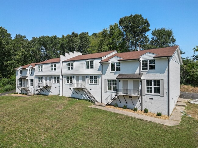Building Photo - 400 Gallery Ln