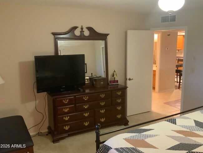 Building Photo - 2311 S Farnsworth Dr