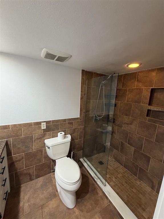 Building Photo - 211 Crown Oaks Way