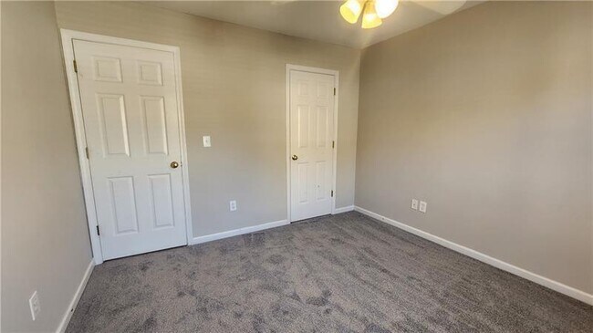 Building Photo - 3330 Ridgefair Dr