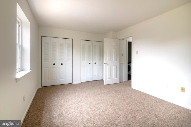 Building Photo - 3324 Valley Dr