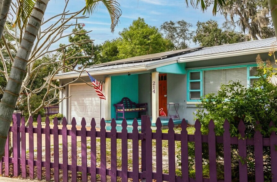 Building Photo - 214 Lucerne Dr