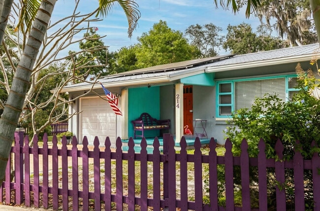 Building Photo - 214 Lucerne Dr