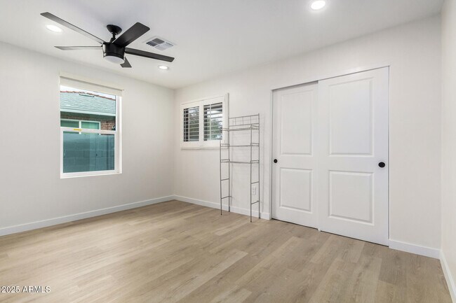 Building Photo - 1606 W Keim Dr