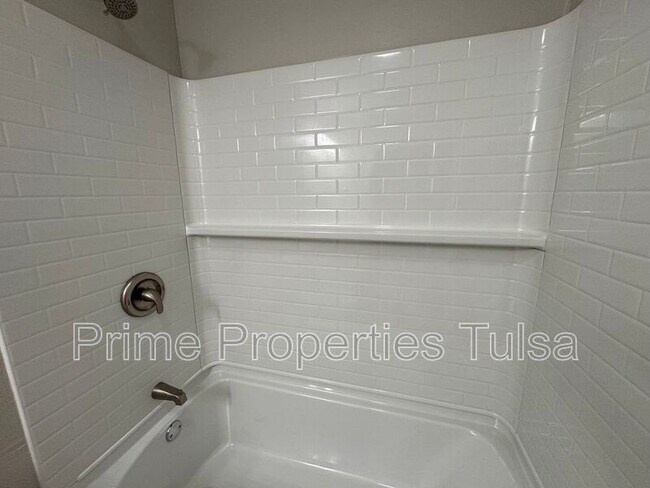Building Photo - 4120 W 56th Pl