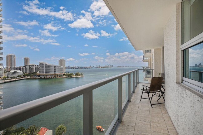 Building Photo - 1155 Brickell Bay Dr