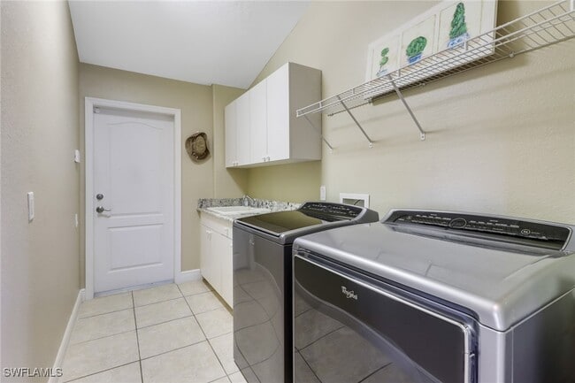 Building Photo - 2236 SW 27th St