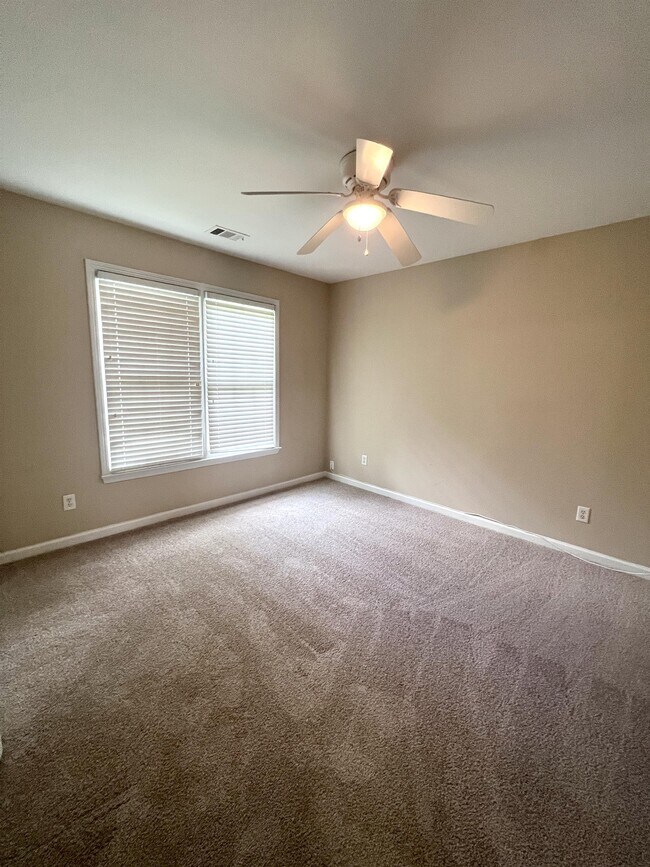 Building Photo - 137 Towne Park Dr
