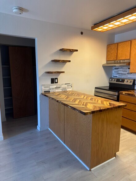 Building Photo - 1385 Sparta Plz