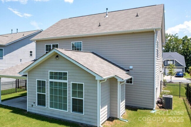 Building Photo - 6607 Wildbrook Dr