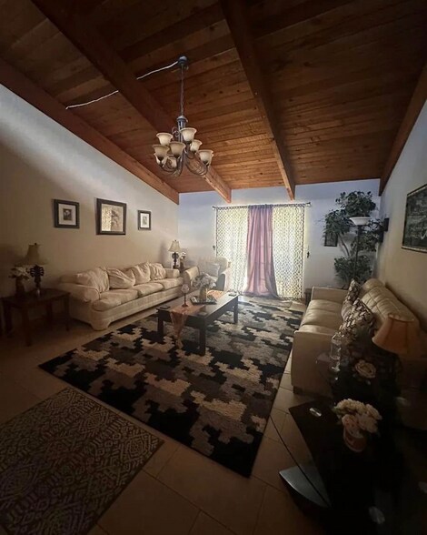 Building Photo - 257 S Fairbairn Dr