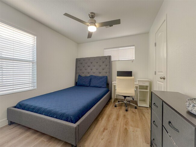 Building Photo - 18323 River Sage Dr