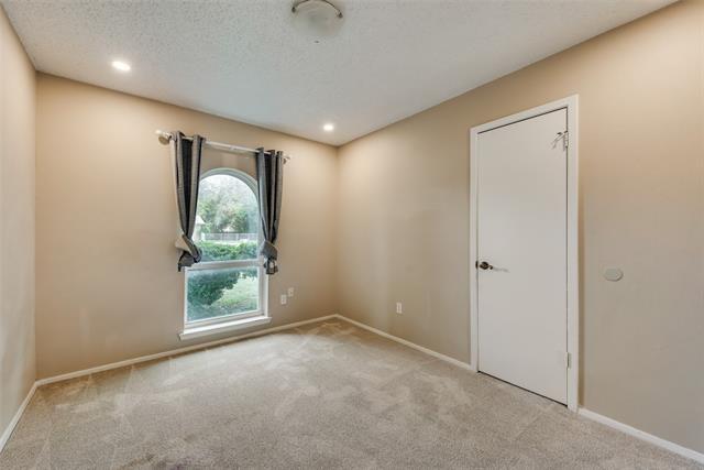 Building Photo - 512 W Oakdale Rd