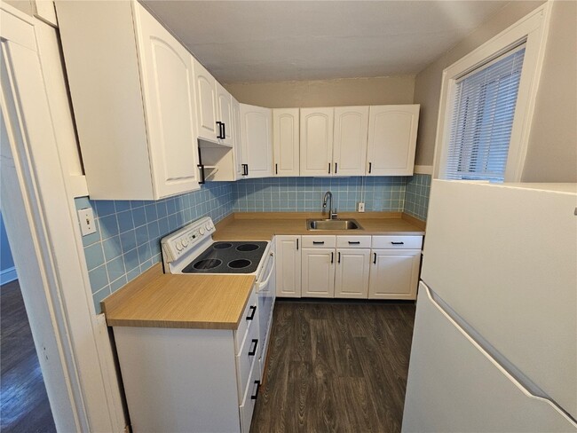 Building Photo - 4953 Holly Hills Ave