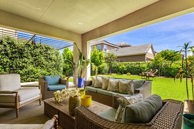 Building Photo - Gorgeous Custom Upgraded Serrano Home!