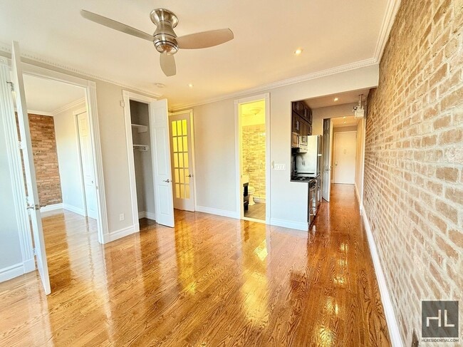 Building Photo - 346 E 18th St