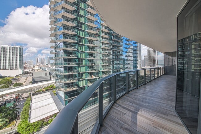 Building Photo - 801 S Miami Ave