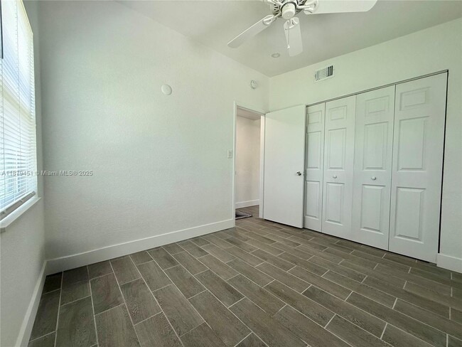 Building Photo - 3460 Normandy Dr