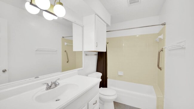 Building Photo - Beautiful fireplace, Large back yard, Wash...