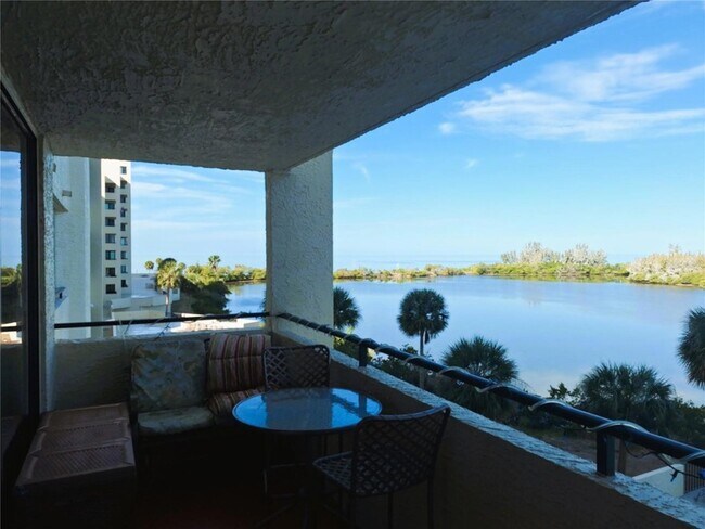 Building Photo - 6009 Sea Ranch Dr