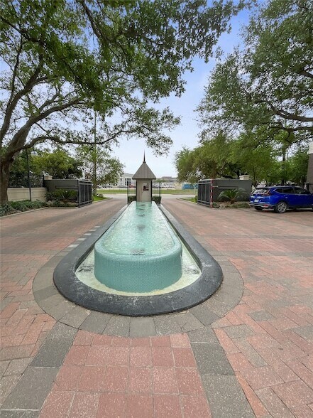 Building Photo - 2001 Holcombe Blvd