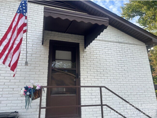 Building Photo - 2213 Milton Rd