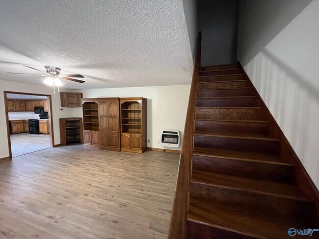 Building Photo - 2122 Indian Hills Rd NE