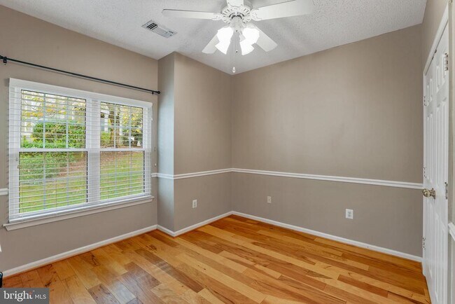 Building Photo - 1708 Lake Shore Crest Dr