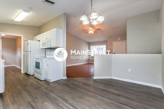 Building Photo - 4 Bedroom Pet-Friendly Home in Lakeland, FL with Main Street Renewal