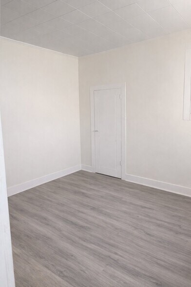 Building Photo - 363 Main St