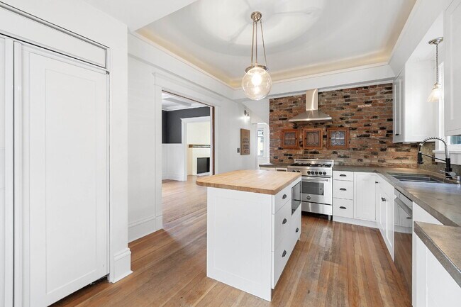 Building Photo - Beautifully Restored 3-Bedroom Home in Historic Section of Oregon City