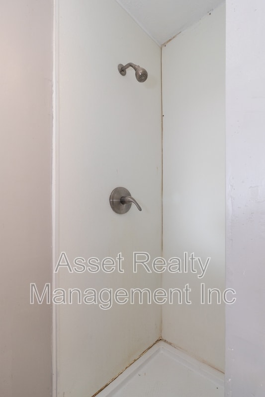 Building Photo - 1046 McArthur Rd