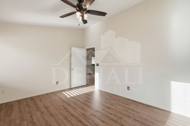 Building Photo - 9699 E Vendela St
