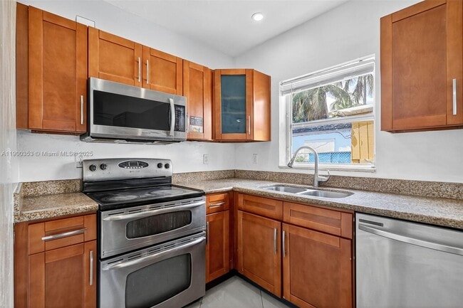 Building Photo - 1498 NE 180th St