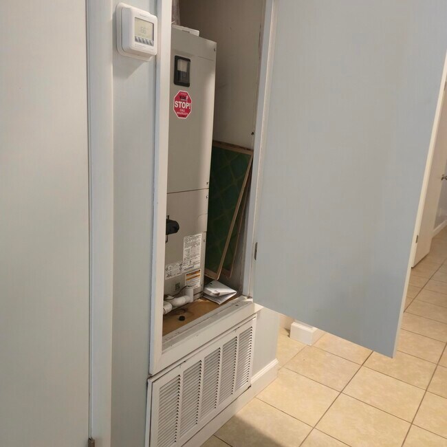 Building Photo - 348 Woodham Ct