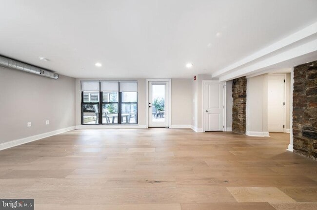 Building Photo - 33 Letitia St