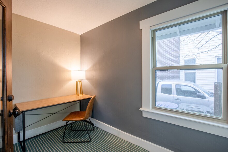 Building Photo - 1285 Parkway Ave