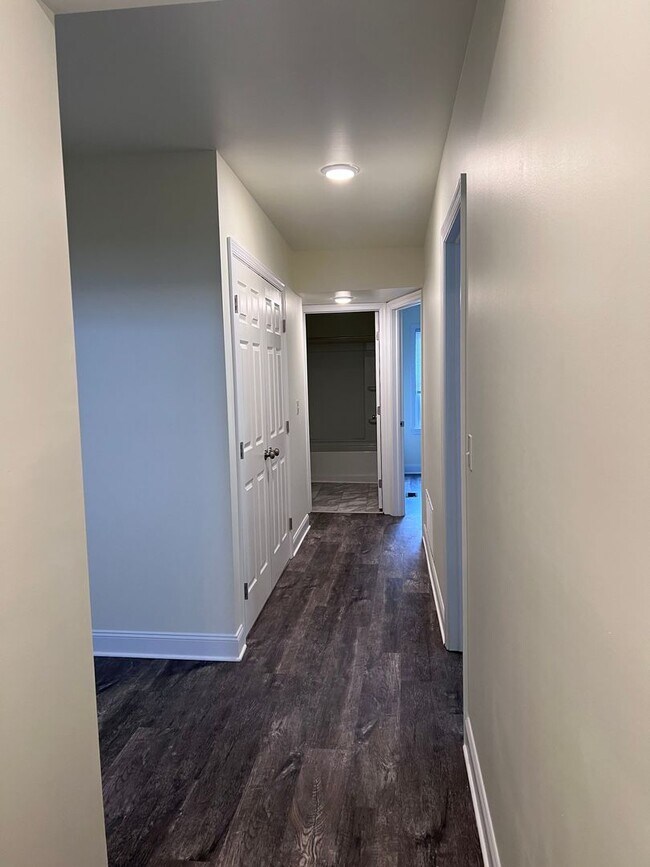 Building Photo - Updated 5BR 3bath house with off street parking!