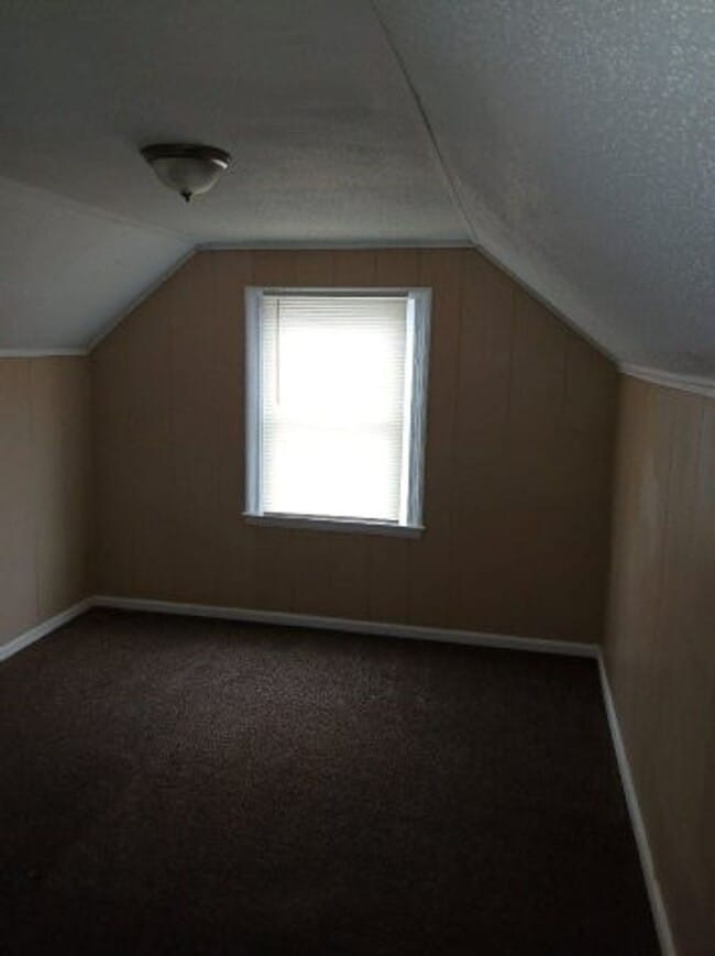 Building Photo - 12075 Rossiter- 3 BEDS & 1 BA FOR RENT!