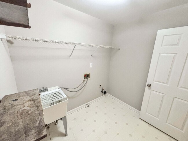 Building Photo - Acworth 4BR/3.5BA Finished Basement
