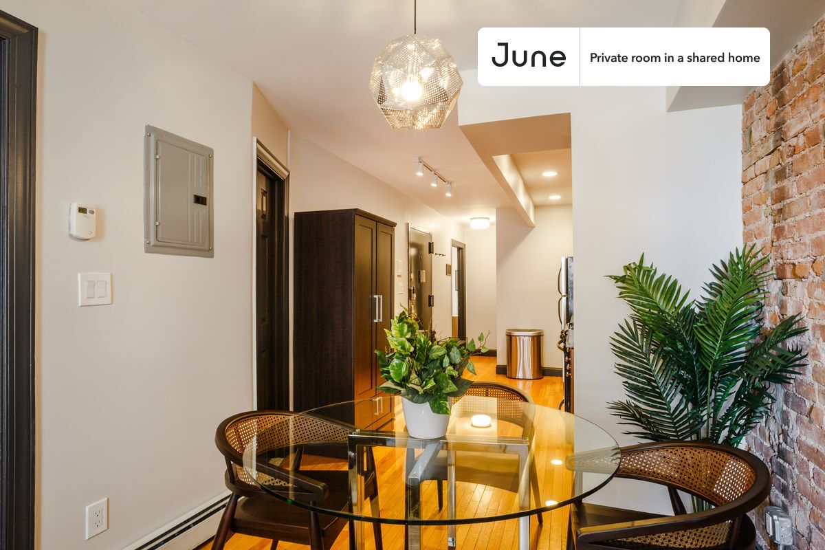 Building Photo - Room in Shared 3 bed/1 bath home