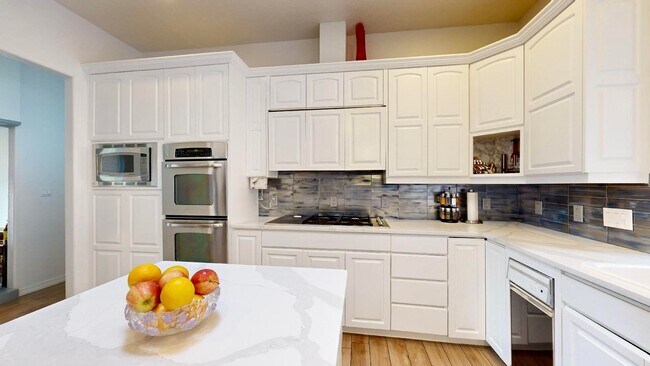 Building Photo - Move in Special Luxury 4 bedroom 4.5 bathr...