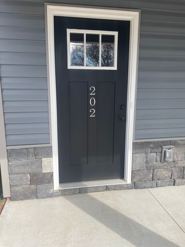 Building Photo - 2 Bedroom 2.5 bath Townhome in  Greenville