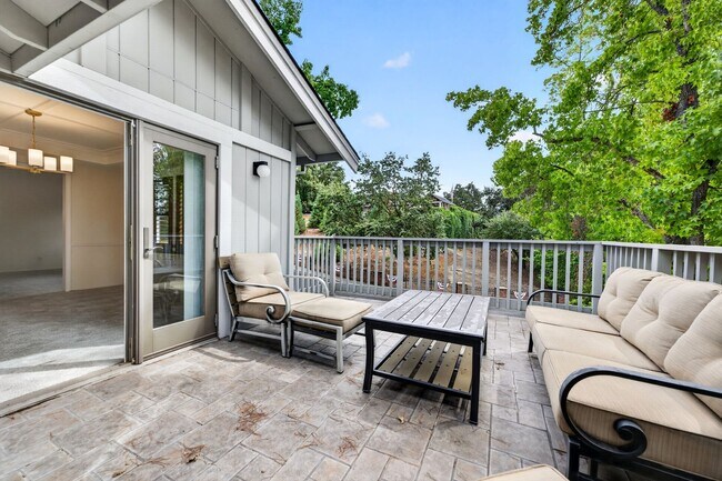 Building Photo - 1837 Lackland Dr