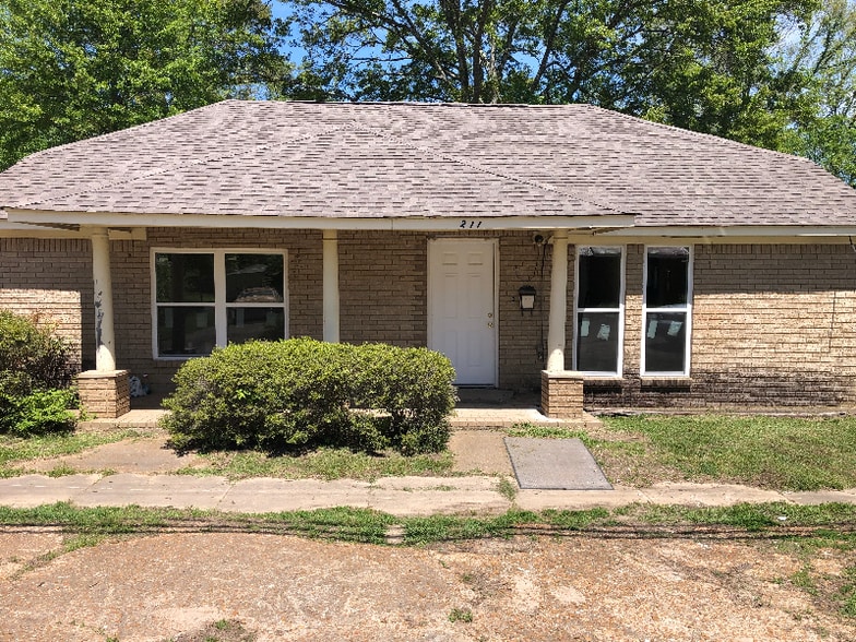 Primary Photo - 211 Greensboro St