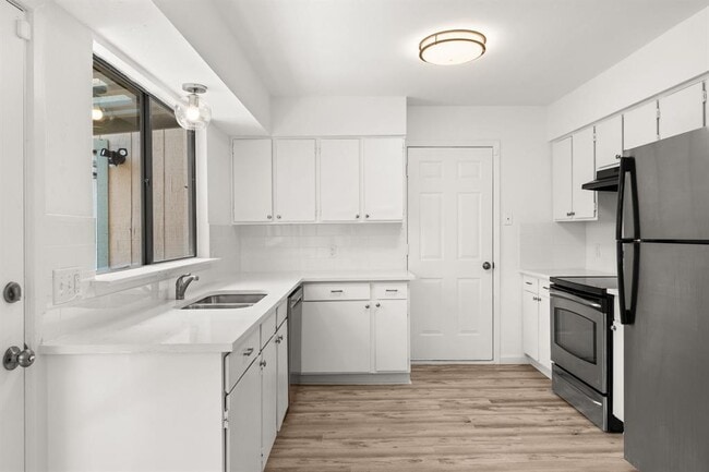 Building Photo - 903 Silver Quail Ln